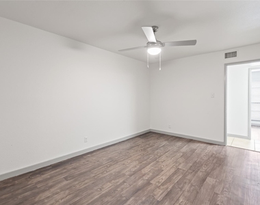 1301 W Ben White Blvd - Photo Thumbnail 15