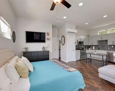 904 Willow St - Photo Thumbnail 11