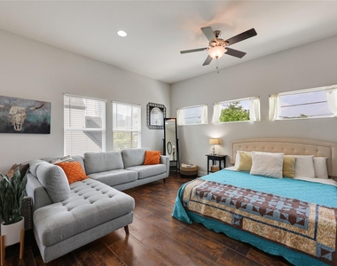 904 Willow St - Photo Thumbnail 10