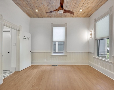 904 Willow St - Photo Thumbnail 4