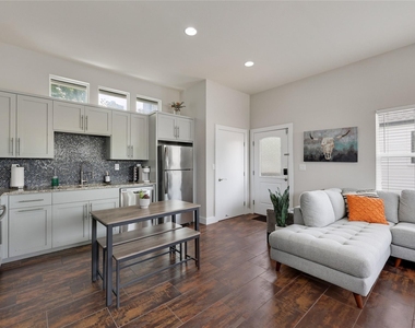 904 Willow St - Photo Thumbnail 13