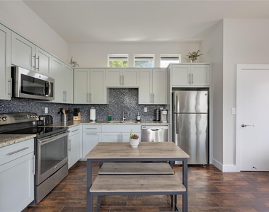 904 Willow St - Photo Thumbnail 14