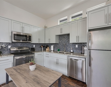 904 Willow St - Photo Thumbnail 15