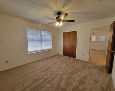 5806 Nassau Dr - Photo Thumbnail 11