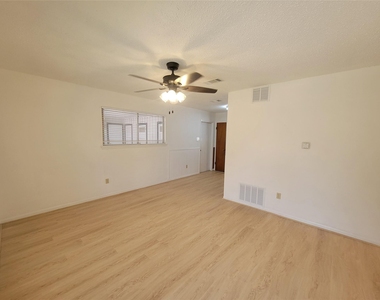 5806 Nassau Dr - Photo Thumbnail 7