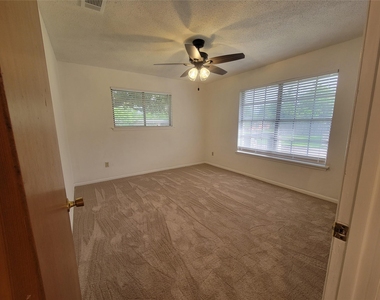 5806 Nassau Dr - Photo Thumbnail 10