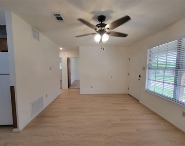 5806 Nassau Dr - Photo Thumbnail 8