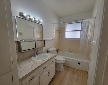 5806 Nassau Dr - Photo Thumbnail 15
