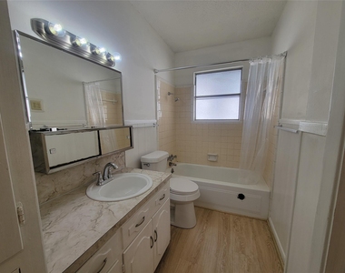 5806 Nassau Dr - Photo Thumbnail 16