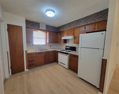 5806 Nassau Dr - Photo Thumbnail 3