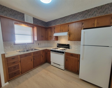 5806 Nassau Dr - Photo Thumbnail 5
