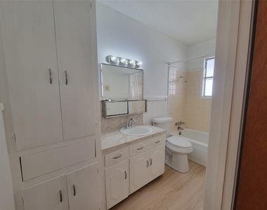 5806 Nassau Dr - Photo Thumbnail 14
