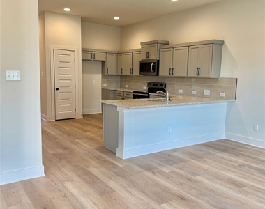 105 Zayd Ct - Photo Thumbnail 7