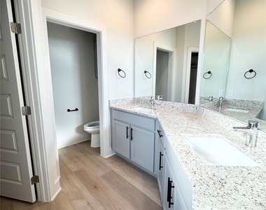 105 Zayd Ct - Photo Thumbnail 2
