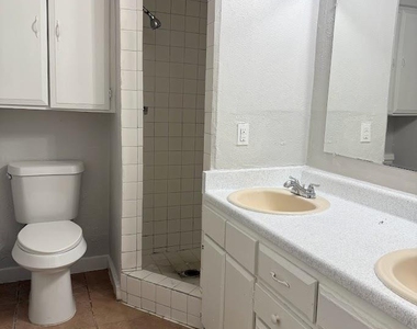 307 E 31 St - Photo Thumbnail 5
