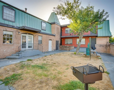 307 E 31 St - Photo Thumbnail 9