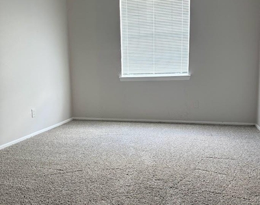 307 E 31 St - Photo Thumbnail 8