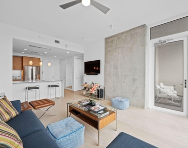 301 West Ave - Photo Thumbnail 5