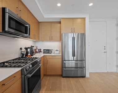 301 West Ave - Photo Thumbnail 10