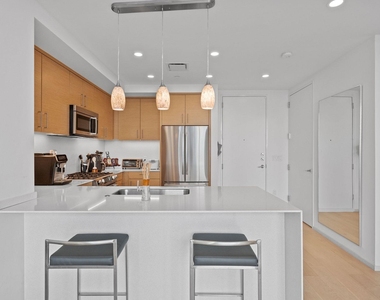 301 West Ave - Photo Thumbnail 11