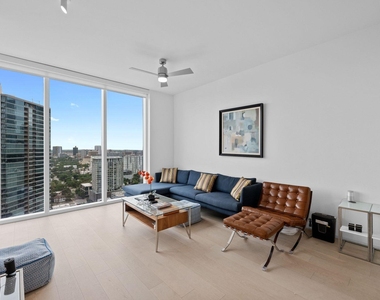 301 West Ave - Photo Thumbnail 3
