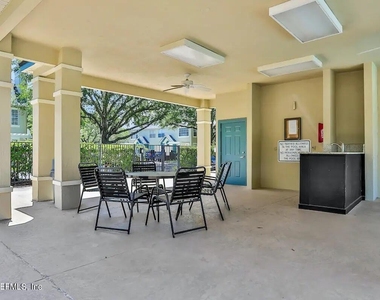 13703 Richmond Park Drive N - Photo Thumbnail 4