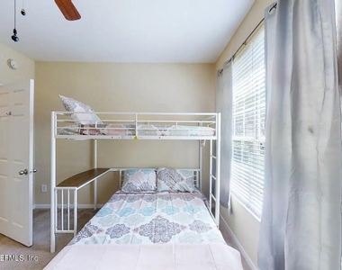 13703 Richmond Park Drive N - Photo Thumbnail 1