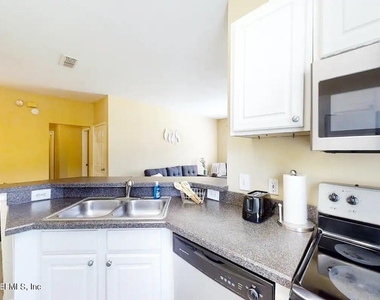 13703 Richmond Park Drive N - Photo Thumbnail 12