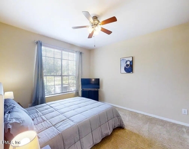 13703 Richmond Park Drive N - Photo Thumbnail 16