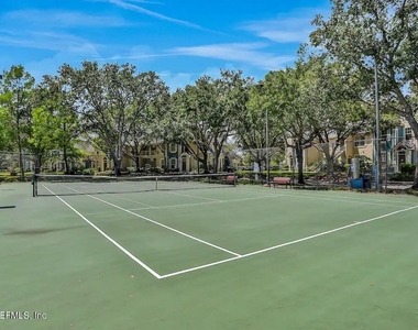 13703 Richmond Park Drive N - Photo Thumbnail 19