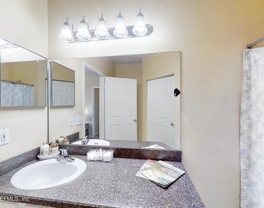 13703 Richmond Park Drive N - Photo Thumbnail 15