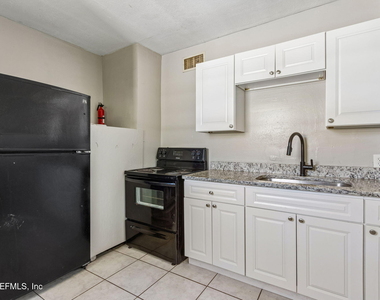 1104 W 29th Street - Photo Thumbnail 10