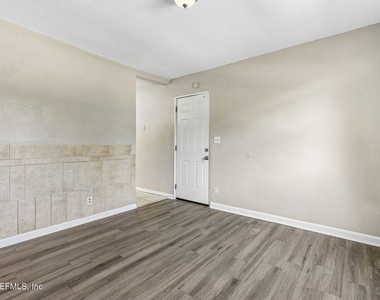 1104 W 29th Street - Photo Thumbnail 5