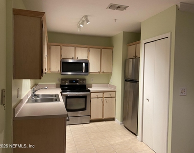 1655 The Greens Way - Photo Thumbnail 7