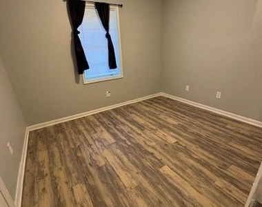 8327 Glenwoods Terrace - Photo Thumbnail 4