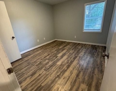 8327 Glenwoods Terrace - Photo Thumbnail 3