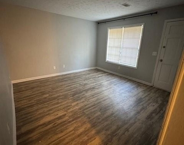 8327 Glenwoods Terrace - Photo Thumbnail 8