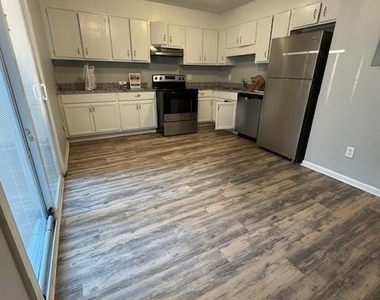 8327 Glenwoods Terrace - Photo Thumbnail 6