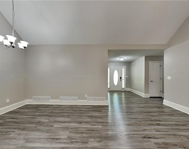 755 Abbington Lane - Photo Thumbnail 3