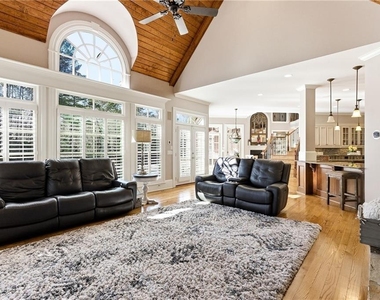 6335 Howell Cobb Court - Photo Thumbnail 14