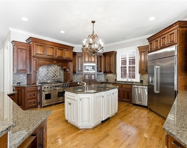 6335 Howell Cobb Court - Photo Thumbnail 9