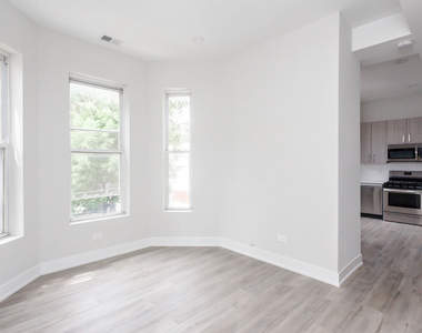 818 W 18th Street - Photo Thumbnail 5