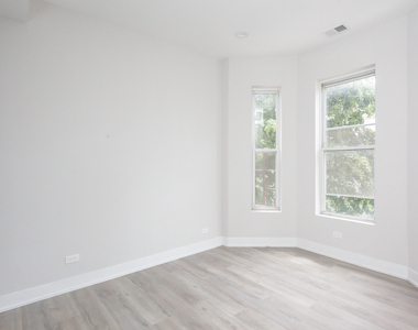 818 W 18th Street - Photo Thumbnail 7