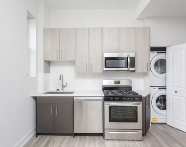 818 W 18th Street - Photo Thumbnail 1
