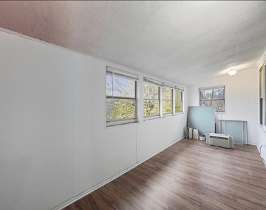 18335 Sherman Street - Photo Thumbnail 12