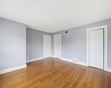 18335 Sherman Street - Photo Thumbnail 5