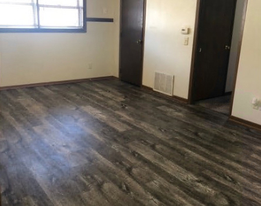 1320 E 38th Street - Photo Thumbnail 3