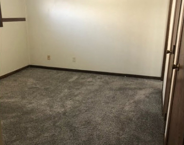 1320 E 38th Street - Photo Thumbnail 4