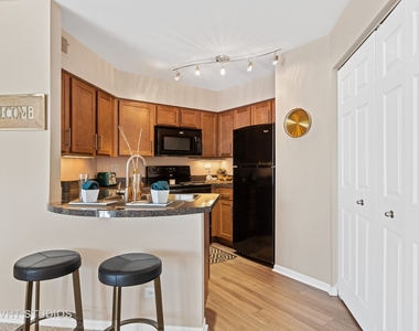1541 Westminster Drive - Photo Thumbnail 23
