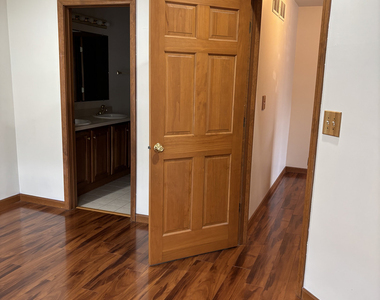 2598 Hillsboro Boulevard - Photo Thumbnail 7